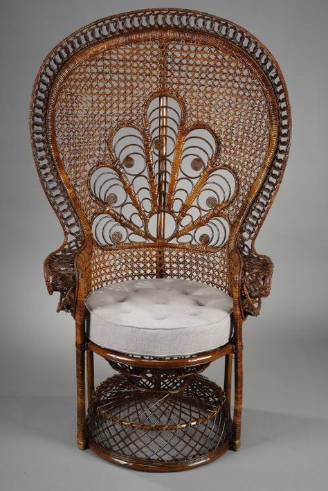 Pomare chair Peacock Armchair, White Wicker Chair, Wicker Peacock Chair, Vintage Dining Set, British Colonial Decor, Wicker Armchair, Vintage Peacock, Peacock Chair, Rattan Armchair