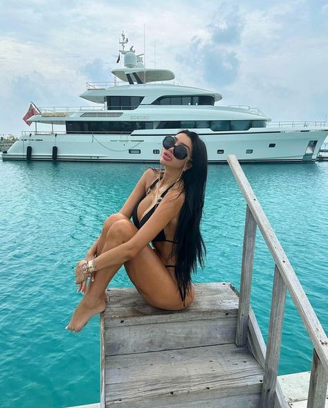 🌴CHLOE KHAN🌴 on Instagram: "🐬🧘‍♀️ If the water is calm , the boat is calm .If your thoughts are calm , your life is calm ……………………………………………………… Ps I’m all or nothing , full makeup or zero . I don’t have a middle ground ✌🏽" Chloe Khan, Full Makeup, Beach Vacay, All Or Nothing, The Boat, Maldives, Life Is, Chloe, Fitness Motivation