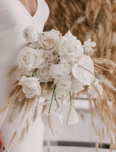 all white bouquet with wheat for texture. Modern wintry bouquet Monochrome Bouquet, Green Monochrome, Spring Wedding Photography, Modern Wedding Bouquets, Bouquet Green, Wedding Flower Guide, Fall Wedding Photography, Diy Bridal Bouquet, Trending Wedding