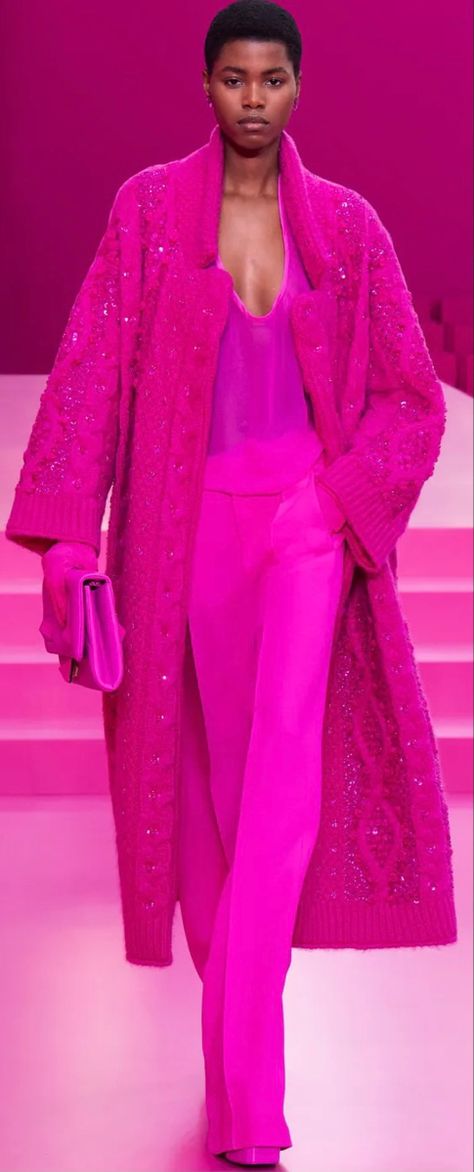 Valentino Fall 2022, Valentino Pink, Pink Clothes, Fall 2022, Fashion Show Collection, Fashion Books, Looks Style, Pink Fashion, Paris Fashion