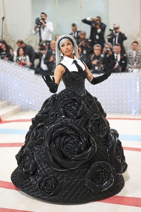 Cardi B Red Carpet Looks, Met Gala Celebrities, Iconic Grammy Outfits, Fashion Gala Outfit, Met Gala Worthy Dresses, Award Show Outfits Celebrities, The Met Gala 2024, Met Gala Outfits 2024, Met Gala 2024 Ideas