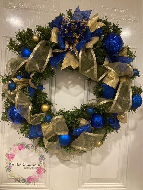 Royal Blue And Gold Christmas Decor, Navy Crafts, Blue Christmas Decor, Homemade Wreaths, Ideas Navidad, Christmas Blue, Gold Christmas Decorations, Blue Wreath, Royal Blue And Gold