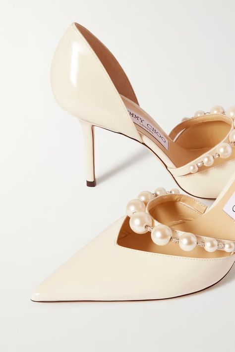 Jimmy Choo Aurelie, Pearl Shoes, Classy Shoes, Jimmy Choo Heels, White Pumps, Elegant Shoes, Fabulous Shoes, Patent Leather Pumps, Jimmy Choo Shoes