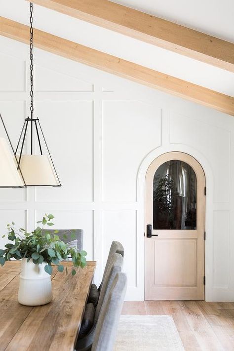 Cottage dining space designed with board and batten trim, an arched door and beams on a vaulted ceiling. Natural Dining Room, Arch Door, Mcgee Home, Cottage Dining Rooms, Dining Room Industrial, Coastal Dining Room, Ranch Remodel, Board And Batten Wall, Dining Room Remodel