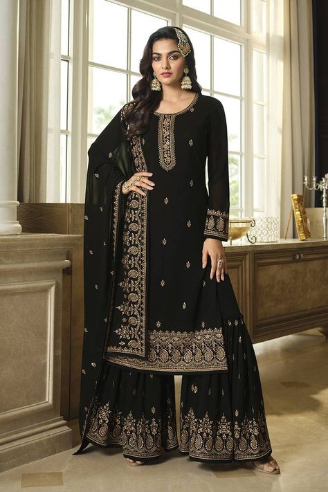 The border gives the more ethnic look to this sharara dress. (1 Top / 1 Bottom / 1 Dupatta) Black Salwar Suit, Black Salwar Kameez, Black Dupatta, Classy Suits, Georgette Dupatta, Palazzo Suit, Sharara Suit, Designer Salwar, Salwar Kamiz