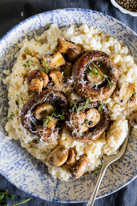 Slow Cooker Mushroom Risotto, Baked Risotto Recipes, Vegetarian Risotto, Garlic Butter Mushrooms, Delicious Vegetarian Dinner, Parmesan Risotto, Casserole Side Dishes, Vegetarian Main Course, Comfort Food Recipes Dinners