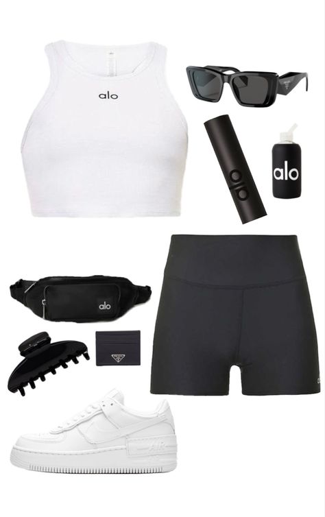 Sports Bra Outfit Aesthetic, Bra Outfit Aesthetic, Alo Yoga Outfit, Outfits Leggins, Aesthetic Tips, Outfit Fitness, Sports Bra Outfit, Athletic Wear Womens, Bra Outfit