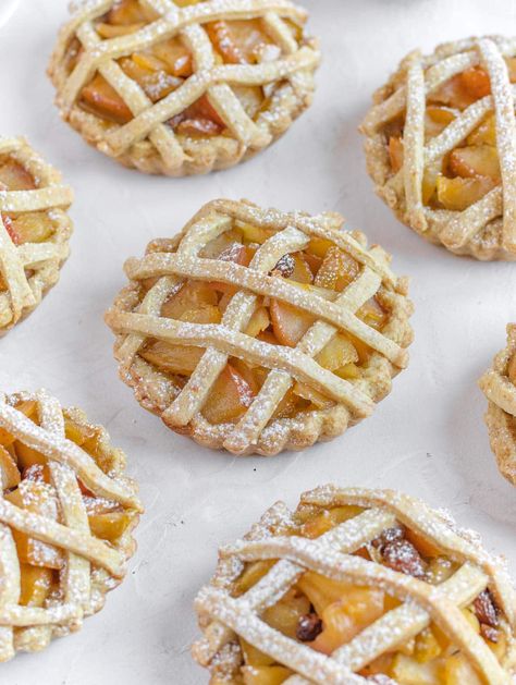 Mini apple tarts - Crostatine di mele - The Plant Based School Mini Apple Tarts, Tea Party Desserts, Apple Tarts, Plant Based School, Mid Morning Snack, Lemon Curd Filling, Vegan Pie, Morning Snack, Mini Tart