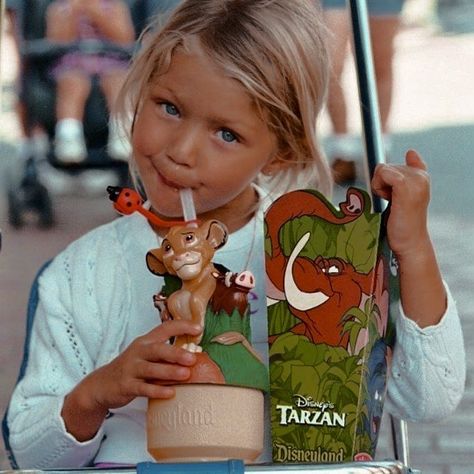 Gigi Hadid🍑 on Instagram: “Childhood🥰 #gigihadid #childhood” Gigi Hadid Childhood, Young Gigi Hadid, Childhood Pics, Gigi Hadid, On Instagram, Instagram