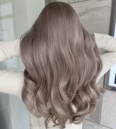 Ashy Beige Blonde Hair Balayage, Pink Ashy Hair, Pink Undertone Hair, Smoky Beige Hair, Milky Tea Hair Color, Beige Pink Hair, Ashy Pink Hair, Milk Tea Balayage, Ash Pink Hair