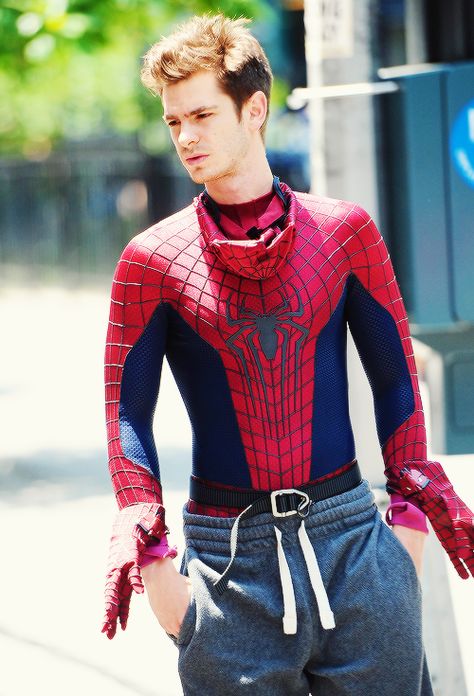 Andrew Garfield Andrew Garfield, Spiderman, Sweatpants, Walking, Tumblr, Halloween, Tracksuit Bottoms