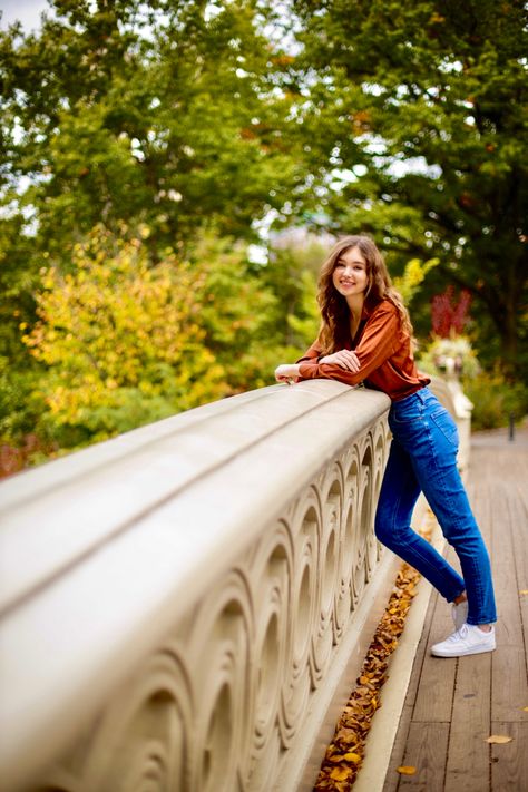 Central Park Senior Pictures, New York Aesthetic Fashion, Park Senior Pictures, Casual Outfits Fall, Fashion Outfits Casual, Senior Szn, Outfit Ideas Casual, Fashion Outfit Ideas, New York Aesthetic