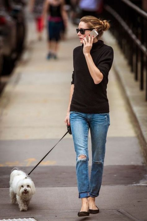 very modern Audrey Edgy Classic Style, Minimalistic Clothing, Olivia Palermo Street Style, Edgy Classic, Everyday Flats, Estilo Olivia Palermo, Olivia Palermo Lookbook, Bianca Jagger, Looks Jeans