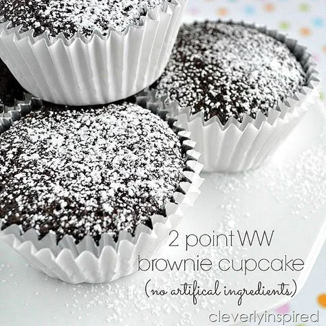 Weight Watchers: 2 point dessert brownie cupcake @cleverlyinspired (6) Weight Watchers Brownies, Dessert Ww, Weight Watcher Desserts, Weight Watchers Dessert Recipes, Weight Watcher Meals, Weight Watchers Food, Weight Watchers Recipes Desserts, Brownie Cupcakes, Ww Meals