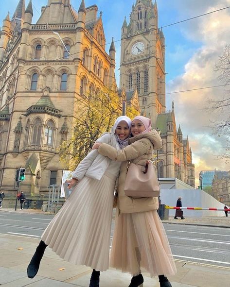 Sharifah Rose, Hijabi Ootd, Modest Winter Outfits, New Hijab, Hijab Inspiration, Muslim Fashion Hijab Outfits, Hijabi Fashion Casual, Europe Outfits, Hijabi Aesthetic