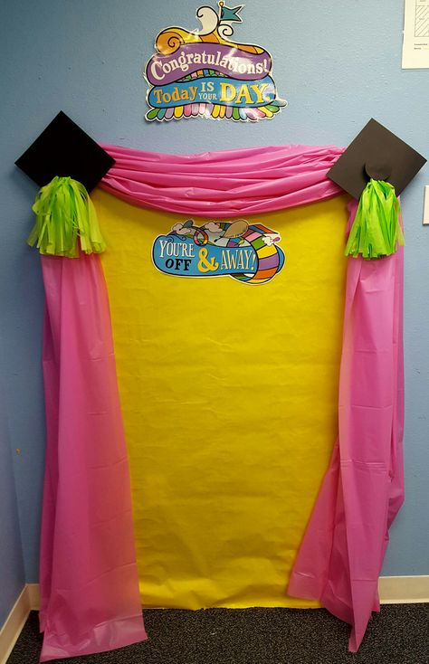 Oh the Places You'll Go Preschool Graduation Photo Booth Photobooth Ideas Graduation, Preschool Graduation Theme, Vpk Graduation, Kindergarden Graduation, Graduation Kindergarten, Preschool Graduation Party, The Rainbow Fish, Kindergarten Graduation Party, Photobooth Ideas