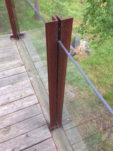 Glass Fence from Glass Table Tops - IKEA Hackers For that drop above the garage.. Safety first. Glass Fencing, Glass Railing Deck, Recycled Stuff, Glass Fence, Ikea Table, Pallet Fence, Loft Ideas, Glass Balustrade, Pool Fence