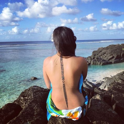 Fijian Back Tattoo Women, Samoan Spine Tattoo, Polynesian Spine Tattoos For Women, Filipino Spine Tattoo, Hawaiian Spine Tattoo, Cookisland Tattoos Women, Polynesian Spine Tattoo, Fijian Tattoo Women, Pacific Islander Tattoos