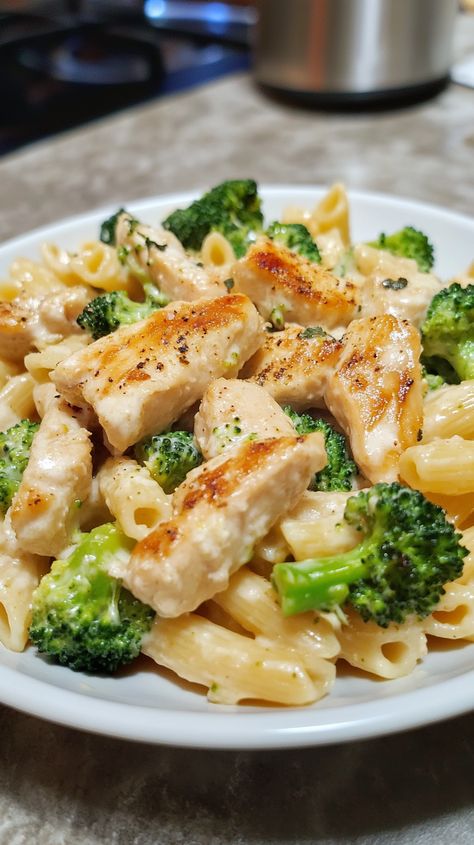 Creamy Chicken and Broccoli Pasta Quick Broccoli Pasta, Easy Chicken With Broccoli Recipes, Easy Chicken And Broccoli Recipes, Pasta With Broccoli And Chicken, Easy Chicken Broccoli Pasta, Broccoli Chicken Pasta, Chicken Broccoli Pasta Casserole, Chicken And Broccoli Recipes, Chicken Broccoli Pasta Recipes