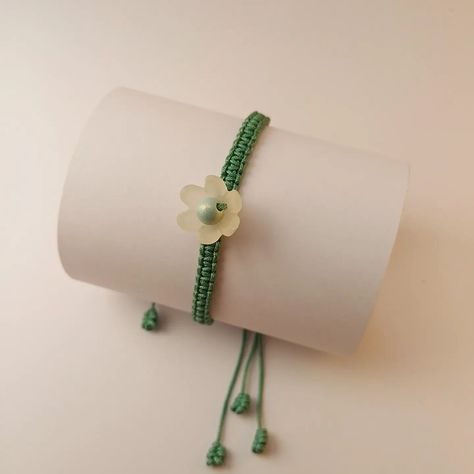 Thread Bracelet, Thread Bracelets, Ivory Flowers, Handmade Bracelet, Braided Bracelets, Picture Design, Goods And Services, Beaded Flowers, A Flower