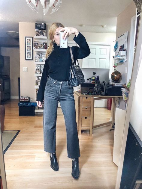 Levi’s Ribcage Straight Jeans Outfit, Everlane Boots, White Blouse Jeans, Thrifting Outfits, Flare Leggings Outfit, Boots Chanel, Leggings Outfit Ideas, Cardigan Jeans, Levi's Ribcage