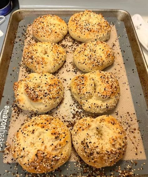 Ww Bagels Recipe, Two Ingredient Bagels, 2 Ingredient Bagels, Baking Recipes Healthy, Weight Watchers Recipes Desserts, Weight Watchers Chicken, Two Ingredient, Points Recipes, Bagel Recipe