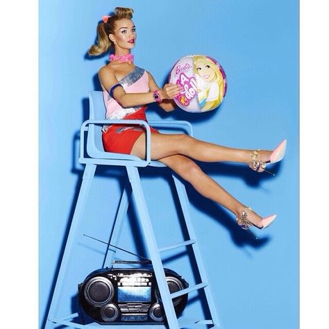 Clad in a Versace dress, Rosie Huntington-Whiteley is a Beach Barbie on a lifeguard stand. Barbie Fashion Editorial, Barbie Inspired Photoshoot, Barbie Shoot, Japan April, Esquire Uk, Rosie Huntington Whiteley Style, Barbie Stories, Arts University, Real Barbie