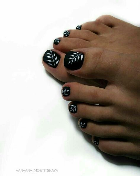 Dark Color Pedicure Ideas, Black Polish Pedicure Toenails, Pedicure Black Toenails Art Designs, Black And White Toe Nails, Black Toenail Designs, Toes Nails Ideas, Toes Nails Colors, Toe Nail Designs For Summer, Toenail Ideas