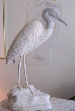 *Paper Sculpture - "Blue Heron" by Kelly Richard (Paper covered with air dry clay - step by step instructions) Heron Sculpture, Upcycle Paper, Apoxie Sculpt, Paper Mache Projects, Paper Mache Animals, Clay Birds, Paper Mache Clay, Great Blue Heron, Paper Mache Sculpture