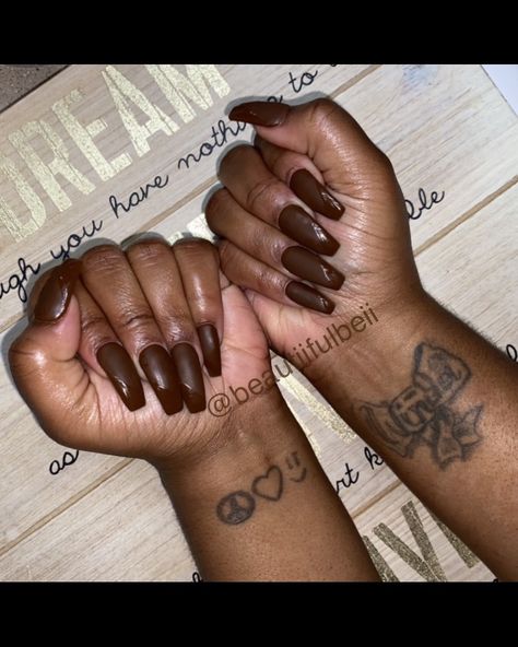 Matte Chocolate Nails w/ shiny tips. IG @beautiifulbeii Matte Nails With Shiny Tips, Chocolate Nails, Matte Nails, Nails