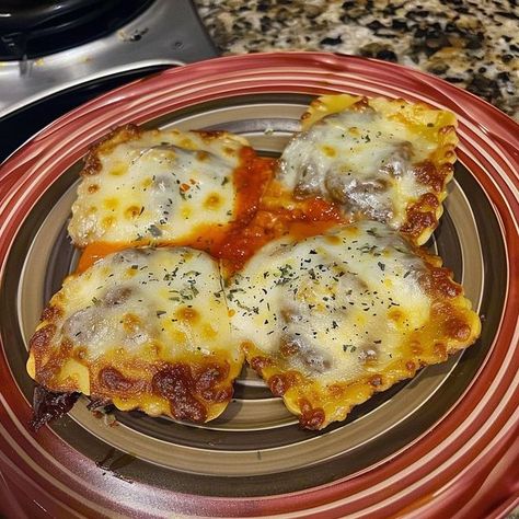 Keto Ravioli Recipe Mozzarella, Low Carb Ravioli, Keto Ravioli Recipe, Keto Ravioli, Free Keto Meal Plan, Mozzarella Recipes, Ravioli Recipe, Bacon Avocado, Cheese Ravioli