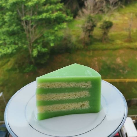 Pandan Layer Cake: A Step-By-Step Guide To Baking This Perfectly Symmetrical Cake - Singapore Foodie Pandan Layer Cake, Pandan Cake, Layer Cake Recipes, Baking Tutorial, Tea Time Snacks, Afternoon Snack, Cake Lover, Afternoon Snacks, Food Delivery