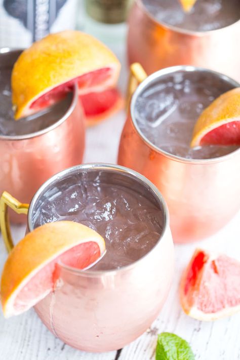 Grapefruit Moscow Mules | Swap grapefruit juice in place of the lime juice and voila!  Grapefruit Moscow Mule. @greenschocolate Moscow Mules, Moscow Mule Recipe, Mule Recipe, Refreshing Cocktail, Summer Cocktail, Grapefruit Juice, Delicious Cocktails, Ginger Ale, Ginger Beer