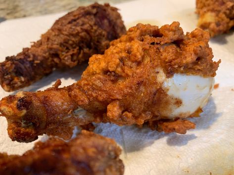 Chicken Dutch Oven, Oven Fried Chicken Legs, How To Fry Chicken, Ceramic Dutch Oven, Cooking Fried Chicken, Oven Fried Chicken Recipes, Dutch Oven Chicken, Fried Chicken Legs, Fry Chicken