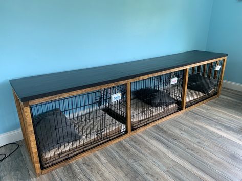 Connected the three crates with Ikea tops Bench Dog Crate, Rv Dog Crate Ideas, Dog Crate Furniture Diy, Dog Room Design, Rv Dog, Dog Bedroom, Dog Kennel Furniture, Diy Dog Kennel, Crate Furniture Diy