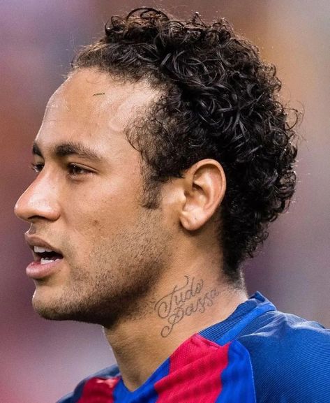 his hair 🥰🥰 #tbt Neymar in FC Barcelona ❤💙 #neymarjr #fcbarcelona #brasil #2017 Neymar In Barcelona, Neymar 2017, Neymar Barcelona, Football Photography, Neymar Jr, Fc Barcelona, Old Pictures, Neymar, Football Players