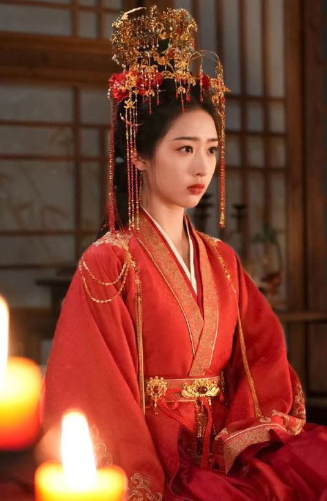 Deng Enxi in the Chinese Drama Melody Of Golden Age Couple Poses Drawing, Yanxi Palace, Chinese Dramas, Asian Bride, Third World, Chinese Clothing, Chinese Drama, Tv Drama, Couple Posing