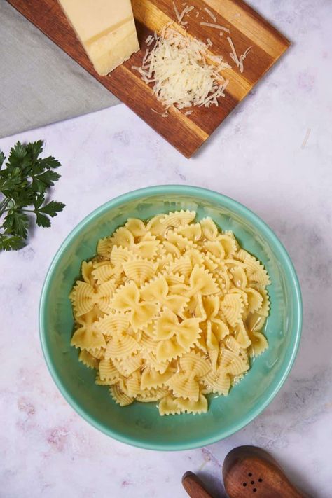 How to Microwave Noodles Noodles In Microwave, Cheesy Noodles Recipes, Pasta In The Microwave, Microwave Noodles, Microwave Chocolate Chip Cookie, Parmesan Noodles, Buttered Noodles Recipe, Whole Wheat Noodles, Microwave Pasta