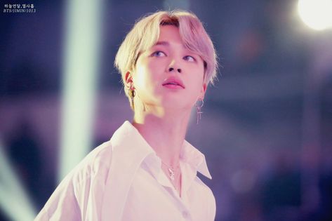 181106 #JIMIN ❤.❤ #BTS #BANGTAN Jimin In White, Jimin Angel, Jimin Pictures, Park Jimin Bts Wallpaper, Love Park, Pretty Angel, Drawing Inspo, Cat Aesthetic, Bts Fans