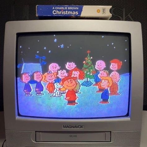 Nostalgia 2000s Christmas, 2010s Christmas Nostalgia, 2000s Winter Nostalgia, Christmas Nostalgia 2000s, Xmas Nostalgia, Christmas Time Aesthetic, 2000s Christmas, Merry Christmas Charlie Brown, 1980 Christmas