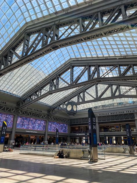 #nyc #aesthetic #newyorkcity #nycblogger #train New York Train Station, Daytime Aesthetic, New York Train, Penn Station Nyc, Penn Station, Nyc Aesthetic, United Airlines, Concrete Jungle, Sydney Harbour Bridge