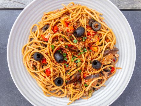 Tuna pasta with olives and capers Pasta With Olives, Instagram Recipes, Tuna Pasta, Delicious Pasta, Healthy Foodie, Beautiful Sea, Chef Recipes, Sea View, Easy Salads