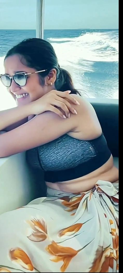 Tamil Heroines, Seductive Gif, Anika Surendran, Anikha Surendran, Peacock Images, Hot Dresses Tight, Bollywood Couples, Kerala India, Hot Images