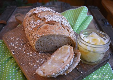 Here is another No-knead Sourdough bread to add to your collection..Honey Oat. #sourdoughbread #nokneadsourdough #honeyoatsourdough #aroundthefamilytableblog #sourdough Oat Sourdough Bread, Honey Oat Sourdough, Thm Sourdough, Around The Family Table, No Knead Bread Recipe, Thm E, Honey Oat Bread, Trim Healthy Mama Recipes, Honey Oats