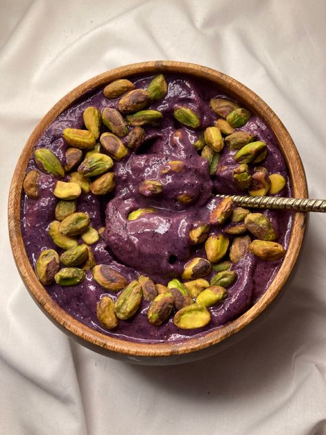 Healthy Food Aes, Vegan Bowl Aesthetic, Porridge Bowl Aesthetic, Chocolate Chia Pudding Aesthetic, Gut Healthy Meals Aesthetic, Fruits Breakfast, Pistachio Bowl, Healthy Yogurt, Healthy Food Dishes