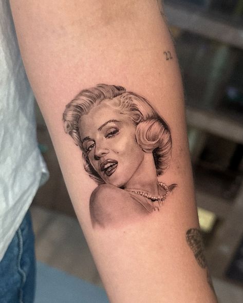 Micro Marilyn Monroe portrait ✨ My books are open, DM me your ideas! #marilynmonroe #microrealism #microportrait #uktattoo #londontattoo Marilyn Monroe Inspired Tattoo, Monroe Tattoo Ideas, Marilyn Monroe Tattoo Ideas, Monroe Tattoo, Marilyn Monroe Tattoo, Marilyn Monroe Portrait, London Tattoo, Cute Little Tattoos, Tattoo Outline