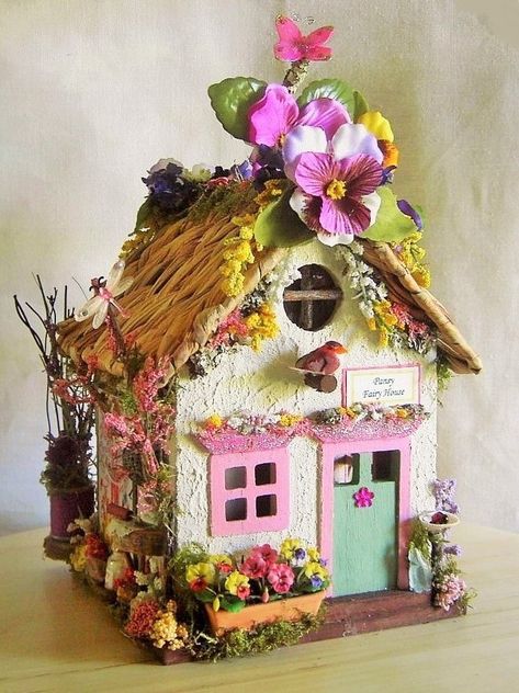 Pink Pansy Flower Fairy House made by Moss and Roses Fairy Houses and Furniture of Vermont. Fairy Bird House, Painting Fairy Houses, Cottagecore Birdhouse, Pink Fairy House, Cottagecore Crafts, Homemade Bird Houses, Fairy House Crafts, Fairy Village, Lantern Ideas