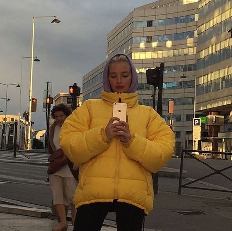 Pinterest: @SebastianAlbery ← *♧*♧*♧* Yellow Puffer Jacket Outfit, Jas Outfit, Puffer Jacket Outfit Aesthetic, Jacket Outfit Aesthetic, Yellow Jacket Outfit, Yellow Puffer Jacket, Puffer Jacket Outfit, Yellow Jacket, Jacket Outfit