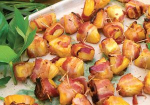 Bacon Wrapped Pineapple Bites! Diy Luau, Luau Party Ideas, Luau Party Food, Bacon Wrapped Pineapple, Luau Food, Appetizer Dishes, Tasty Kitchen, Hash Browns, Snacks Für Party