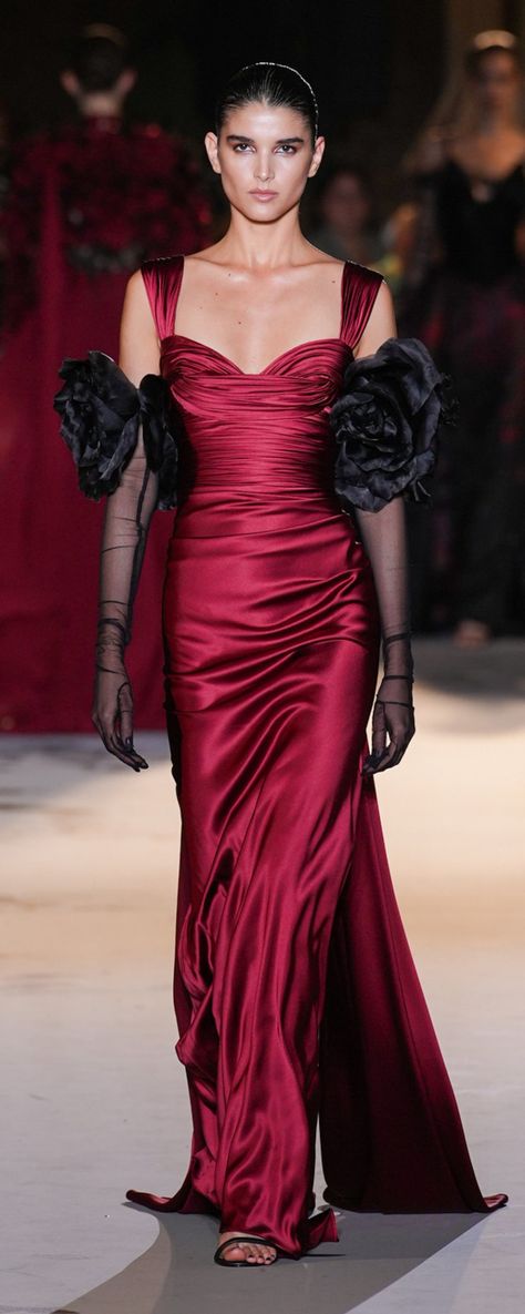 Zuhair Murad Fall-winter 2023-2024 - Couture - https://www.orientpalms.com/Zuhair-Murad-9057 Zuhair Murad Red Dress, Red Runway Dress, Red Dress Runway, Dress Aesthetic Vintage, Vintage Versace Dress, Red Evening Gown, Rami Al Ali, Zuhair Murad Haute Couture, 2023 Couture